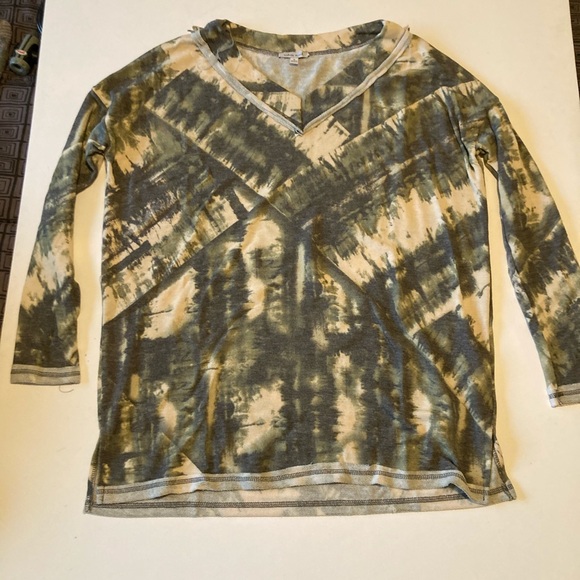 white birch Tops - White birch Green tie dye v neck tee